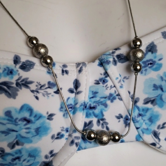 Beautiful Set of Jewelry, Necklace & Earrings Silver Tone. - Picture 2 of 12